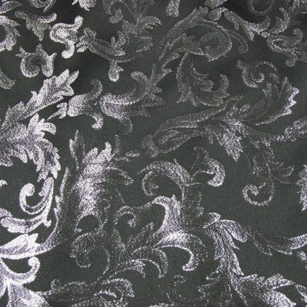 Schwarzer Baumwollstoff mit zeitlosen, glitzernden Barockmotiven, 280 cm breit.