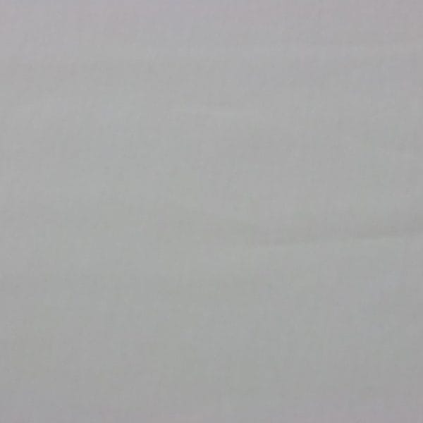 Tela versátil en algodón gris claro atemporal