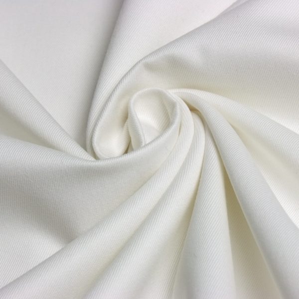 Coupon - Tissu gabardine sergé blanc cassé - Durable et élégant