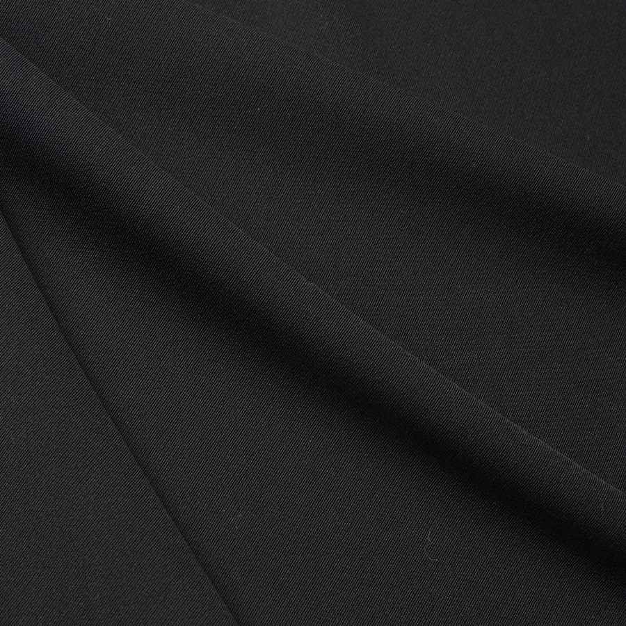 Tissu de mode en crêpe de polyester léger de qualité haut de gamme noir (3) Tissu de mode en crêpe de polyester léger de qualité haut de gamme noir (3)