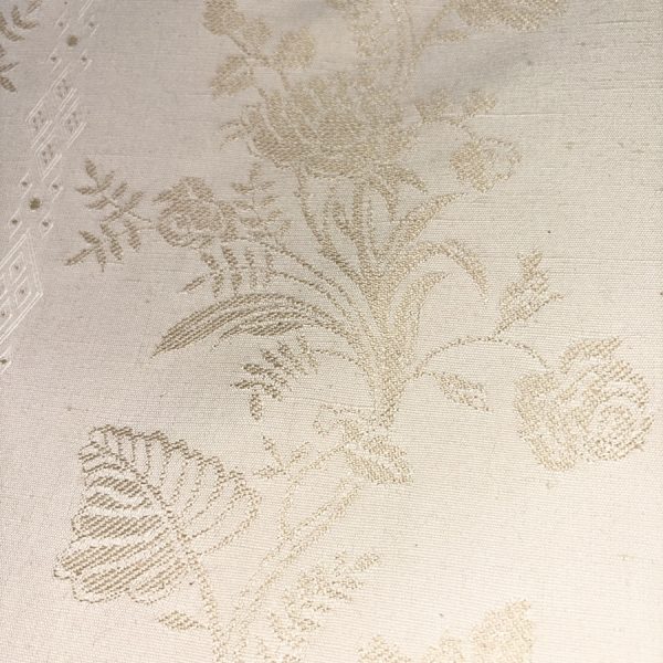 Tissu coton beige à bande brodé fleuri doré (1)