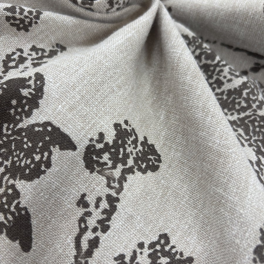 Tissu coton beige imprimé fleuri marron - Largeur 280 centimètres (4) Tissu coton beige imprimé fleuri marron - Largeur 280 centimètres (4)