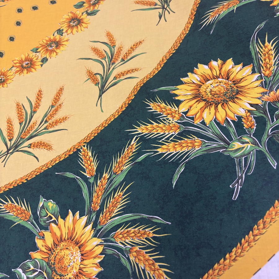 Tissu coton enduit provençal vert imprimé tournesol jaune - Panneau de 175 centimètres (3) Tissu coton enduit provençal vert imprimé tournesol jaune - Panneau de 175 centimètres (3)