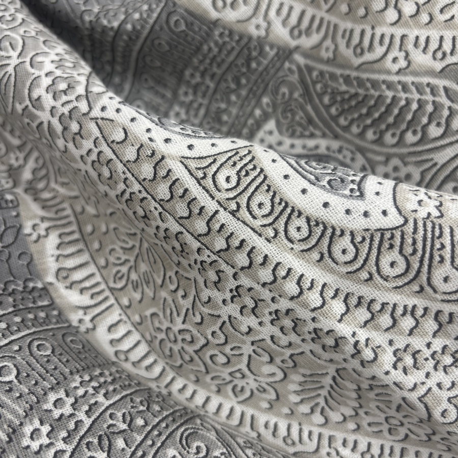 Tissu coton ramie imprimé arabesque gris pour ameublement (5) Tissu coton ramie imprimé arabesque gris pour ameublement (5)