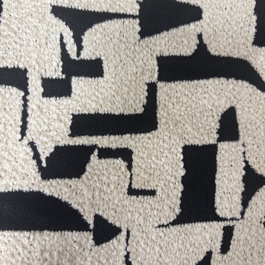 Tissu jacquard bouclette écru à motif letters noir (2) Tissu jacquard bouclette écru à motif letters noir (2)