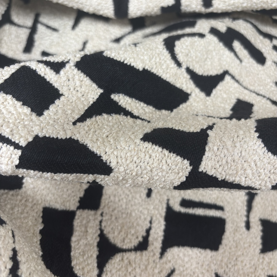 Tissu jacquard bouclette écru à motif letters noir (4) Tissu jacquard bouclette écru à motif letters noir (4)