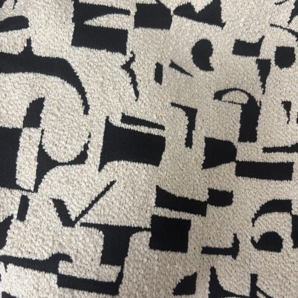 Tissu jacquard bouclette écru à motif letters noir (1)