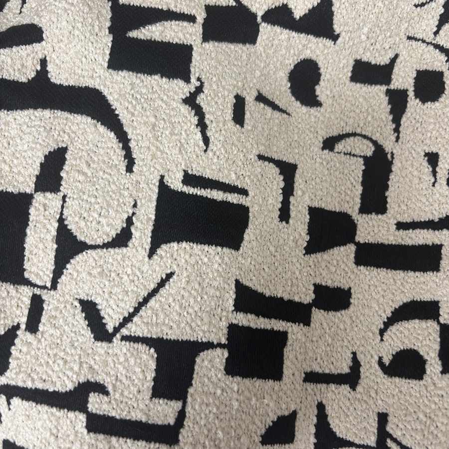 Tissu jacquard bouclette écru à motif letters noir (1) Tissu jacquard bouclette écru à motif letters noir (1)