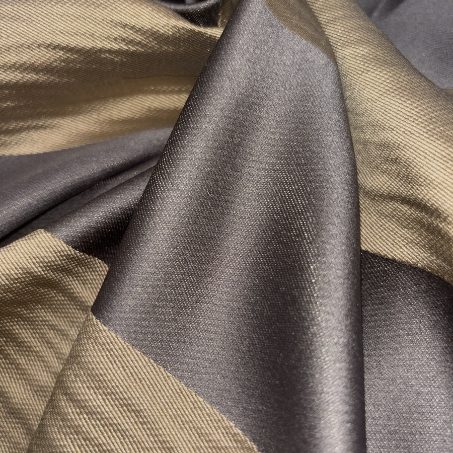 Tissu taffetas à rayure taupe et anthracite pour ameublement (4) Tissu taffetas à rayure taupe et anthracite pour ameublement (4)