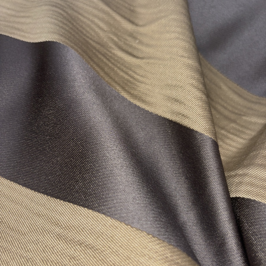 Tissu taffetas à rayure taupe et anthracite pour ameublement (5) Tissu taffetas à rayure taupe et anthracite pour ameublement (5)