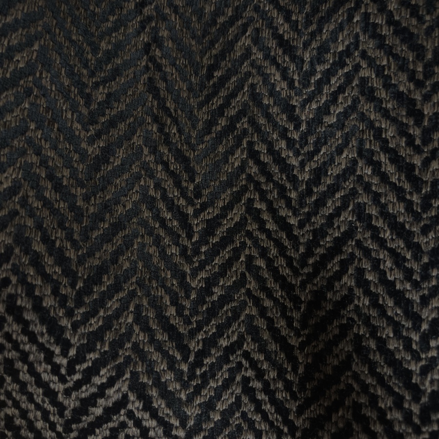 Tissu velours de coton chenillé à chevron marron et noir - Largeur 280 centimètres (1) Tissu velours de coton chenillé à chevron marron et noir - Largeur 280 centimètres (1)