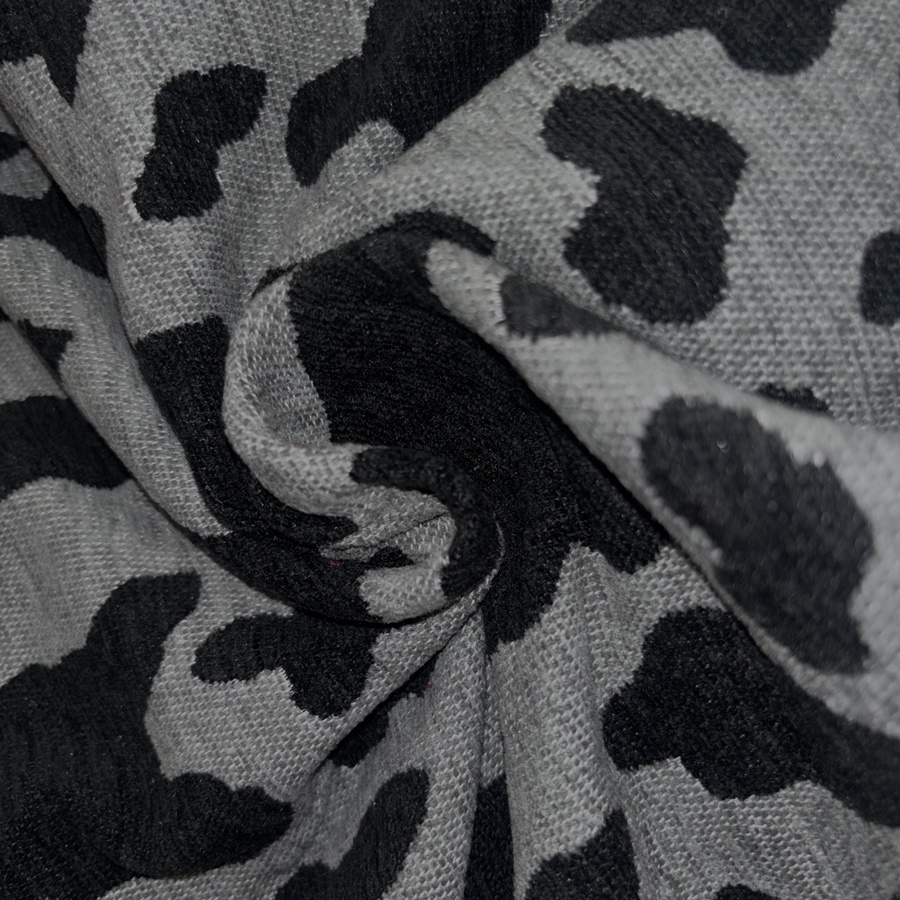 Tissu velours imprimé animalier gris et noir - Largeur 280 centimètres (2) Tissu velours imprimé animalier gris et noir - Largeur 280 centimètres (2)