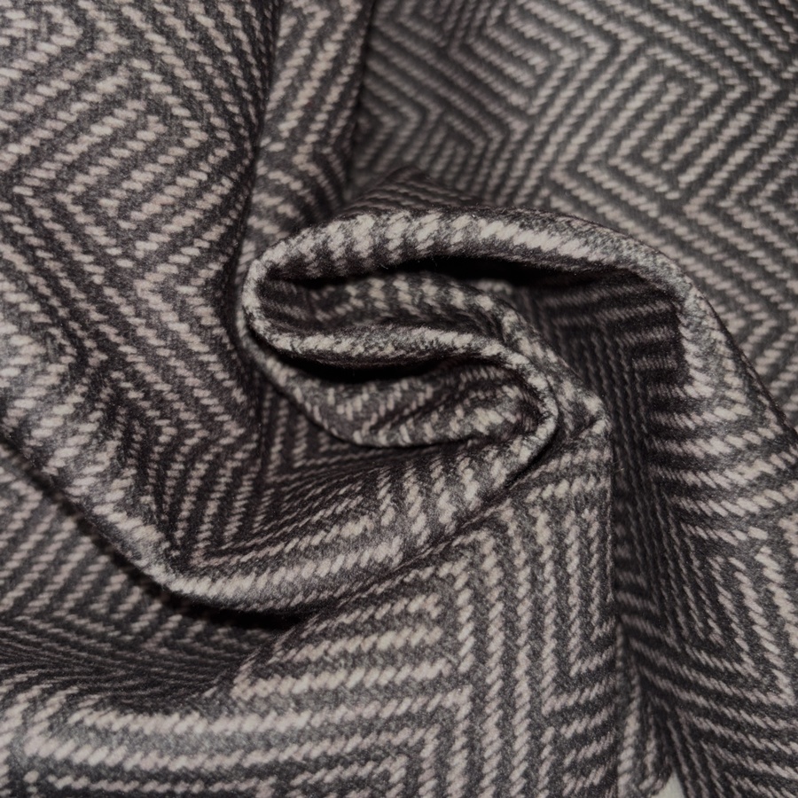 Tissu velours imprimé chevron marron et noir (3) Tissu velours imprimé chevron marron et noir (3)