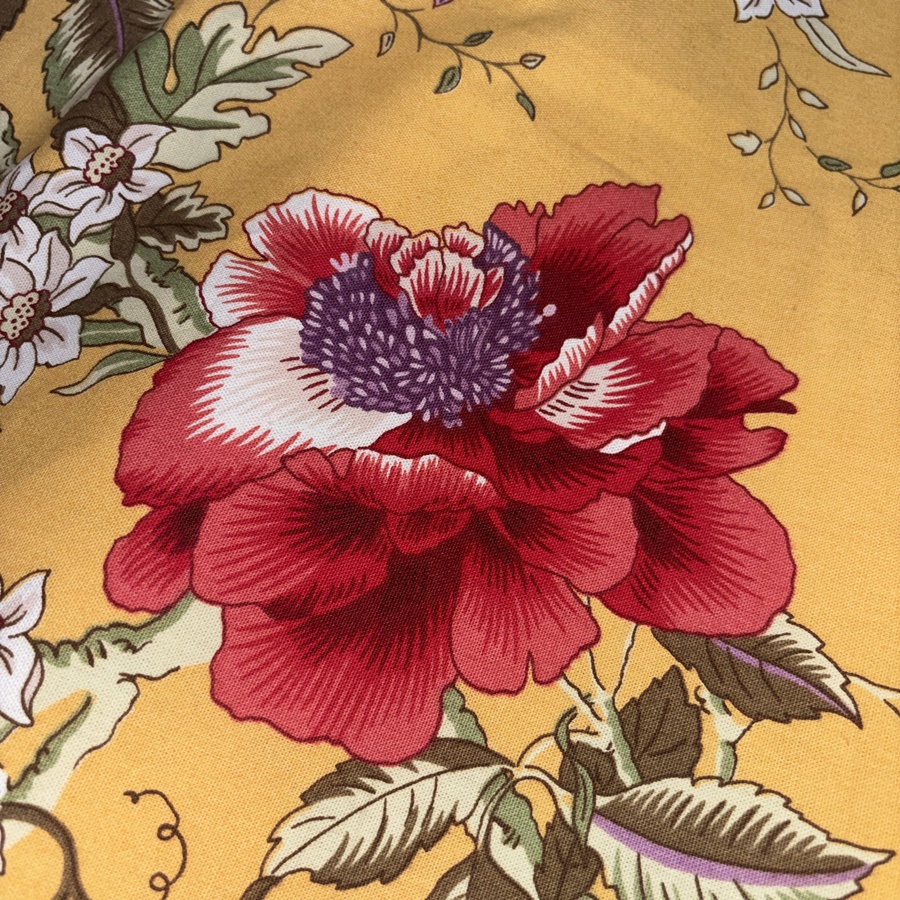 Tissu coton jaune imprimé fleuri rouge - Largeur 280 centimètres (2) Tissu coton jaune imprimé fleuri rouge - Largeur 280 centimètres (2)