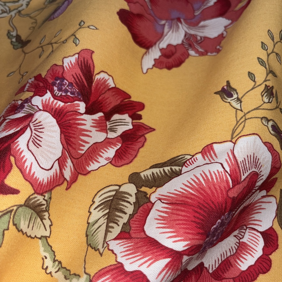 Tissu coton jaune imprimé fleuri rouge - Largeur 280 centimètres (4) Tissu coton jaune imprimé fleuri rouge - Largeur 280 centimètres (4)