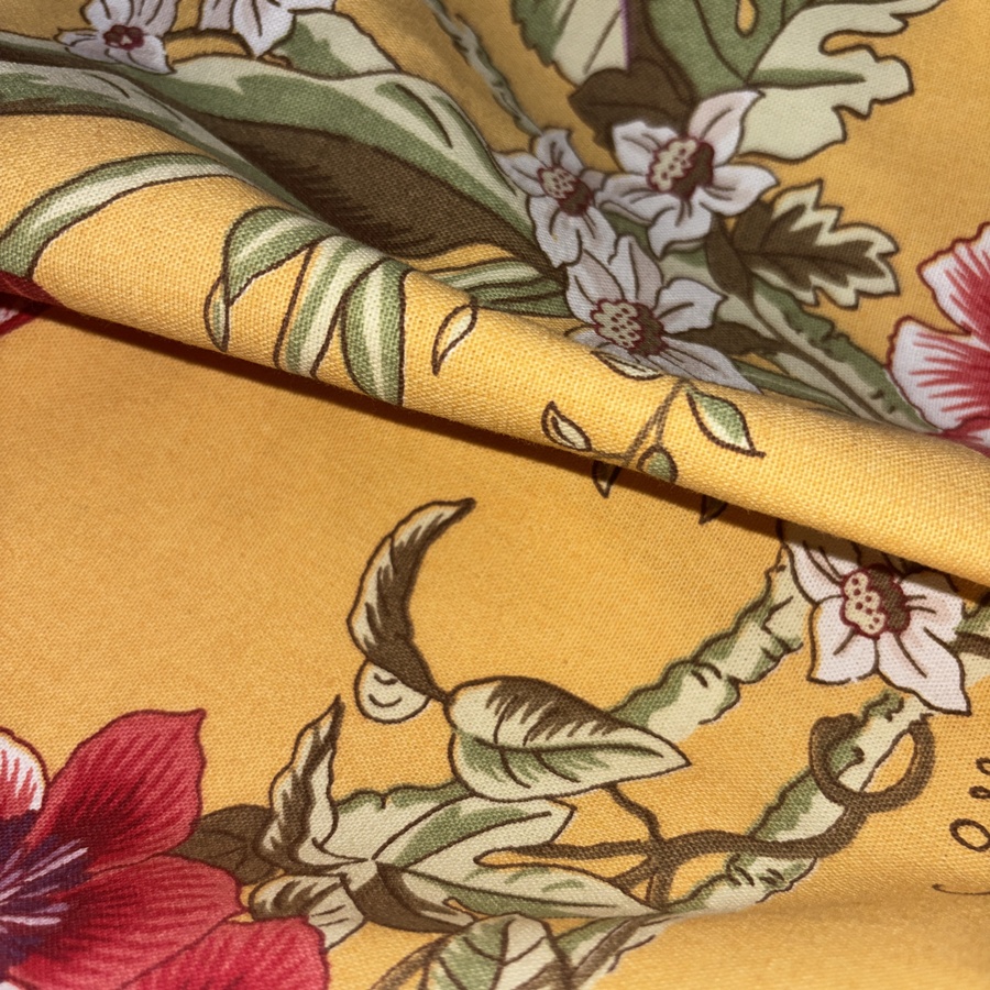 Tissu coton jaune imprimé fleuri rouge - Largeur 280 centimètres (5) Tissu coton jaune imprimé fleuri rouge - Largeur 280 centimètres (5)