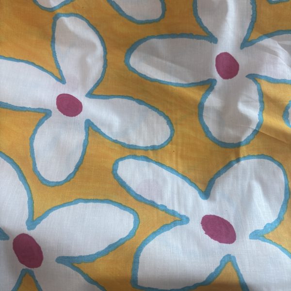 Tissu coton jaune imprimé marguerite stylisée - Largeur 280 centimètres (1)